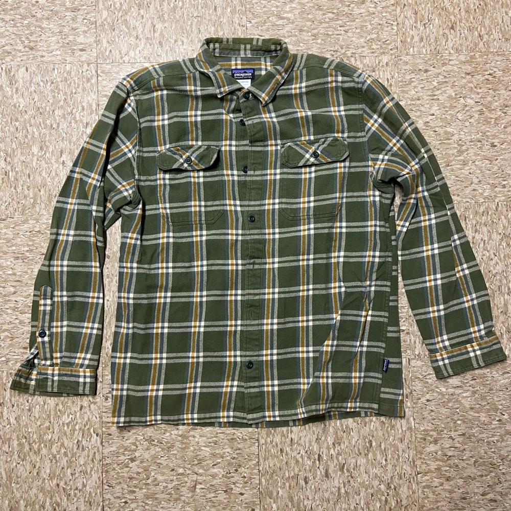 Men’s Patagonia Fleece — Size L